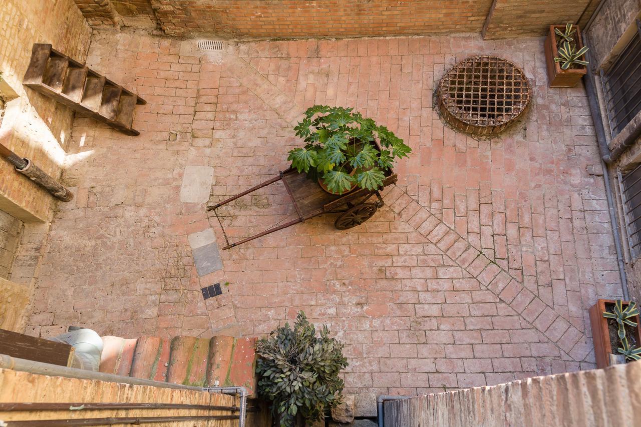 Casatorre Dei Leoni Dimora Storica Bed & Breakfast Siena Exterior photo